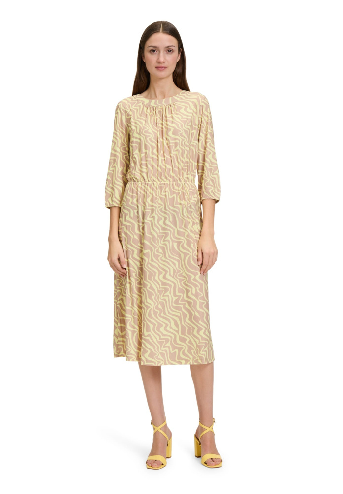 ПЛАТЬЕ BETTY&amp;CO миди свободного силуэта с абстрактным волнообразным принтом